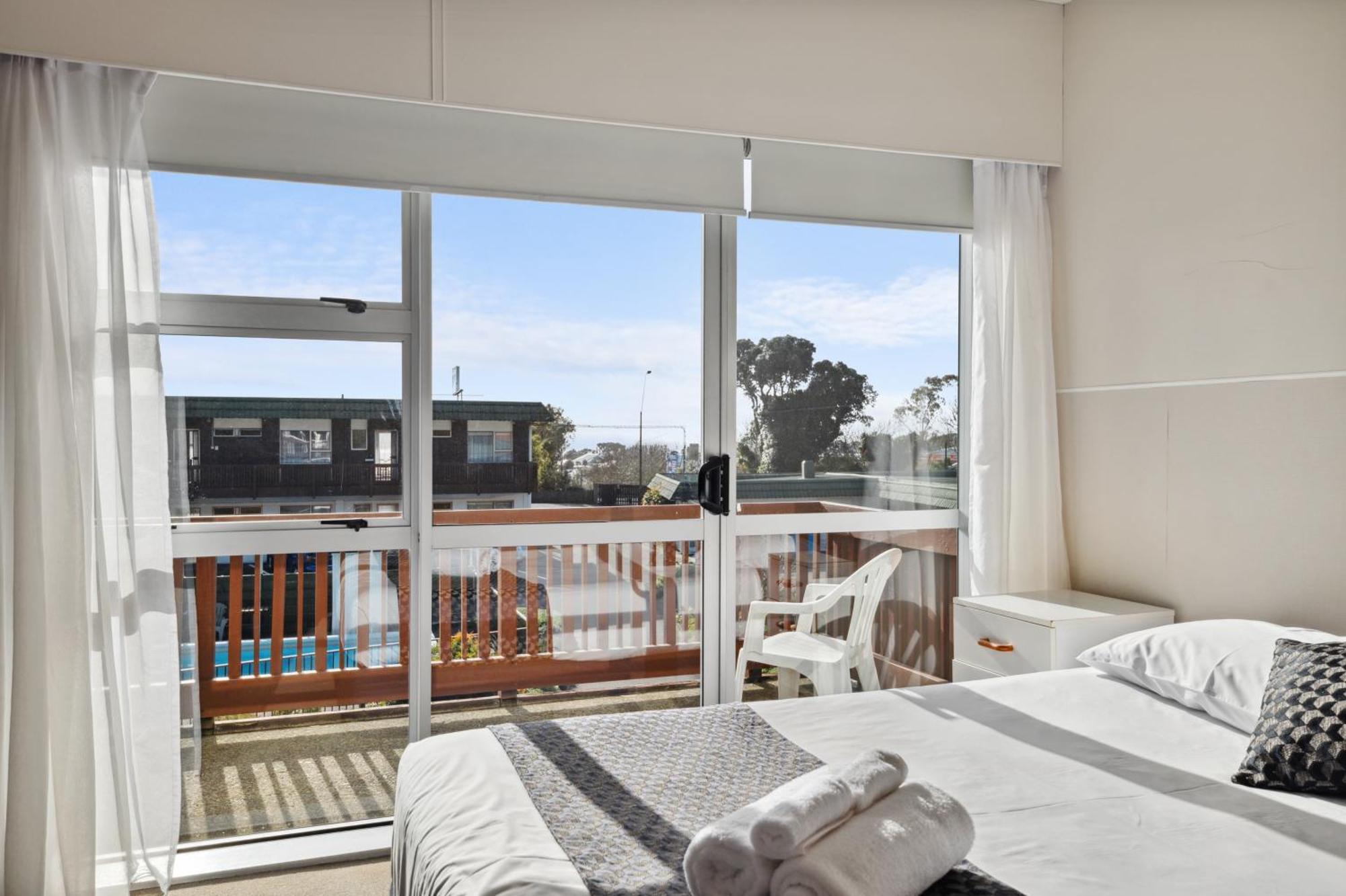 Flamingo Motel New Plymouth Exterior photo