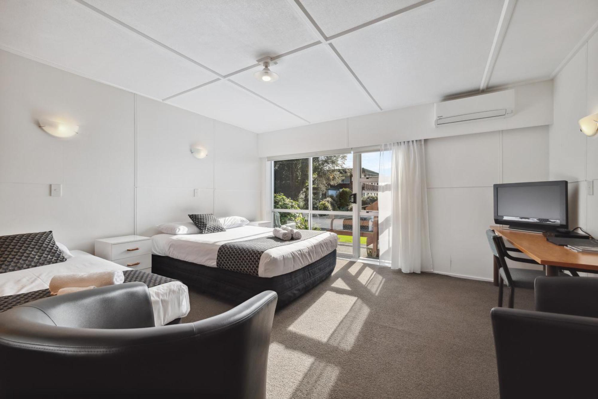 Flamingo Motel New Plymouth Exterior photo