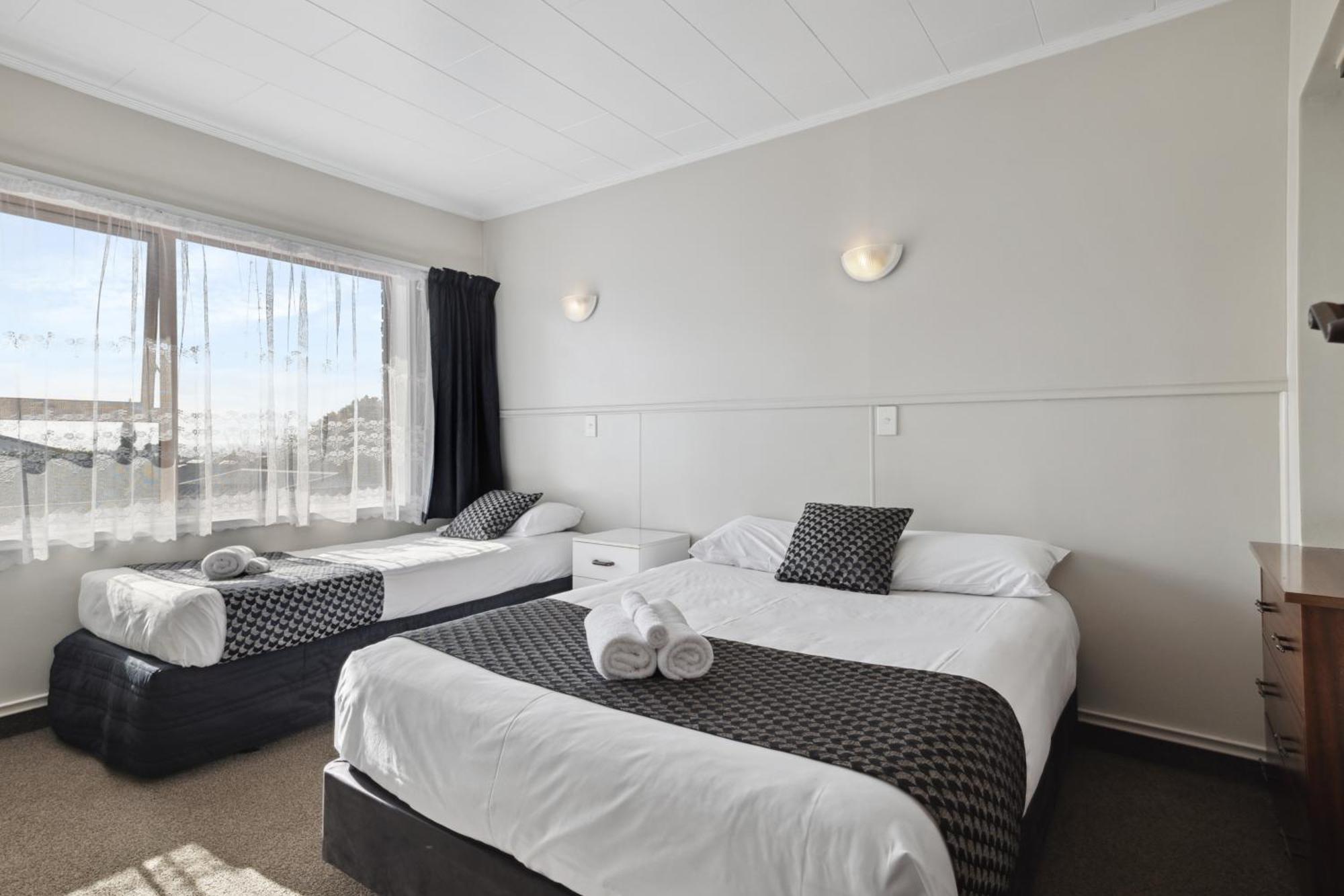 Flamingo Motel New Plymouth Exterior photo