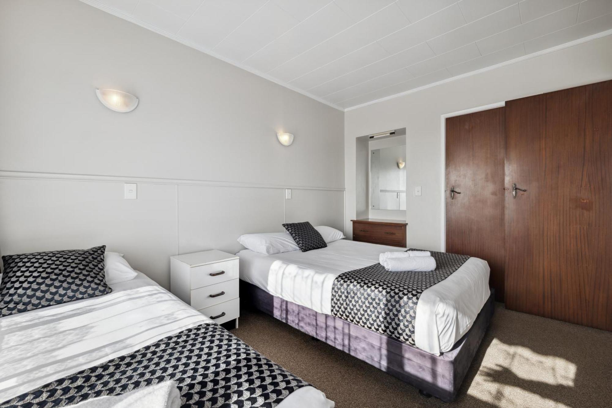 Flamingo Motel New Plymouth Exterior photo