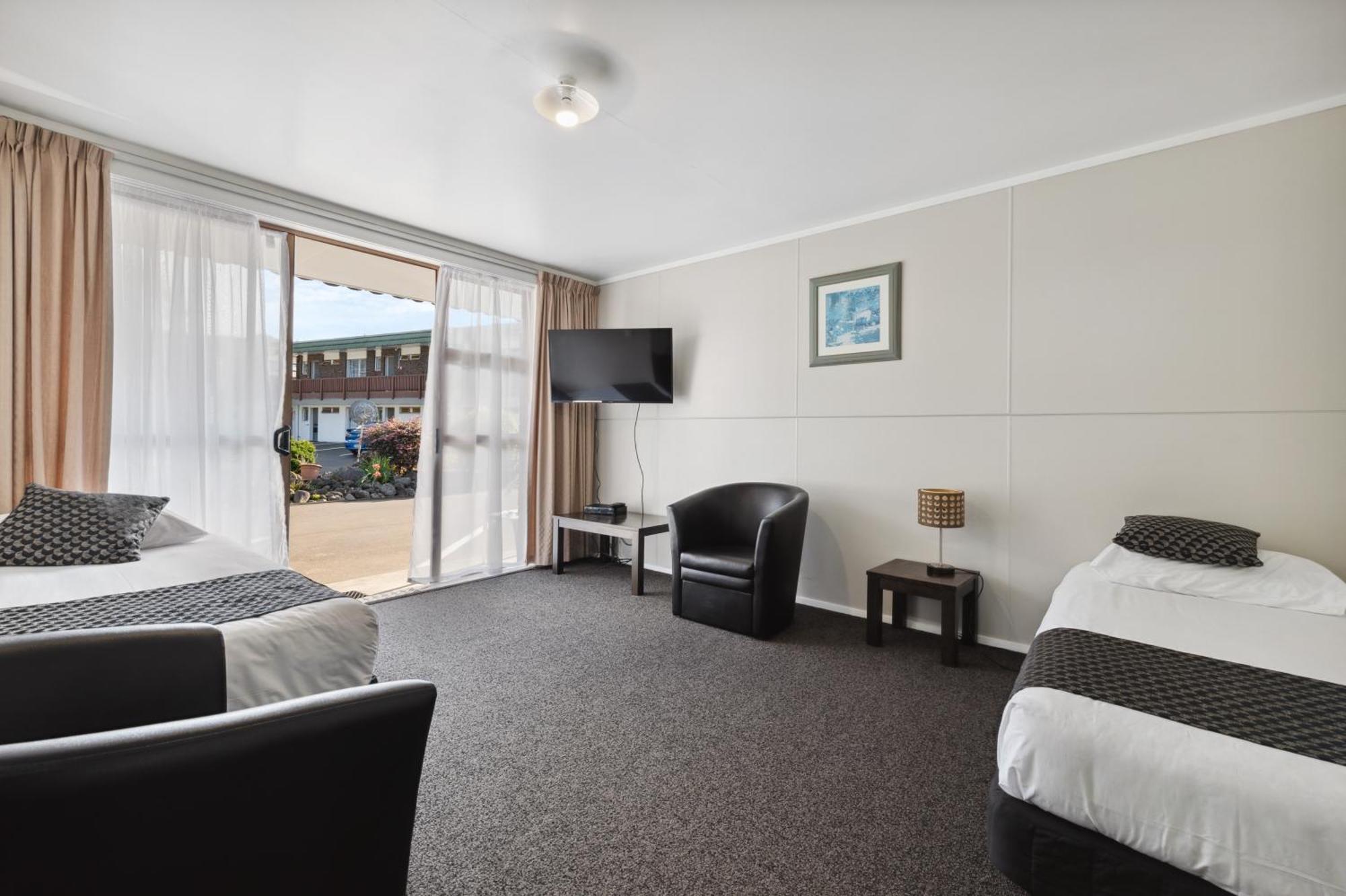 Flamingo Motel New Plymouth Exterior photo