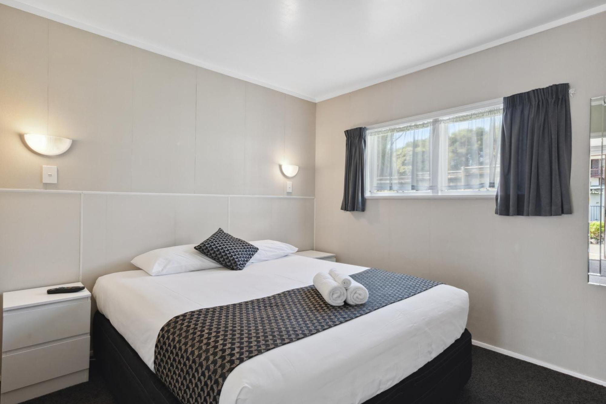 Flamingo Motel New Plymouth Exterior photo