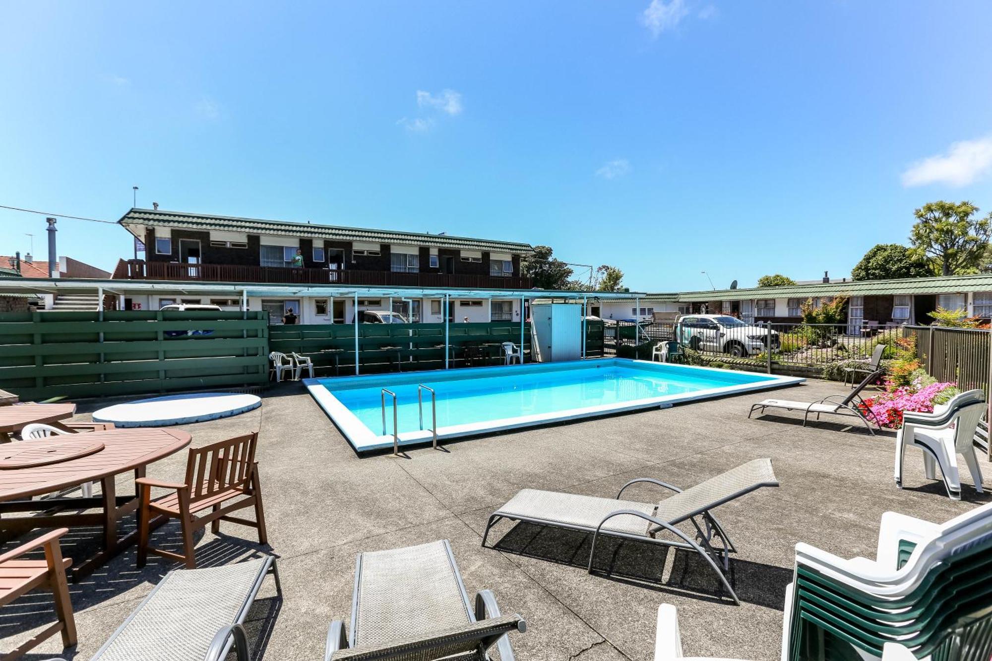 Flamingo Motel New Plymouth Exterior photo
