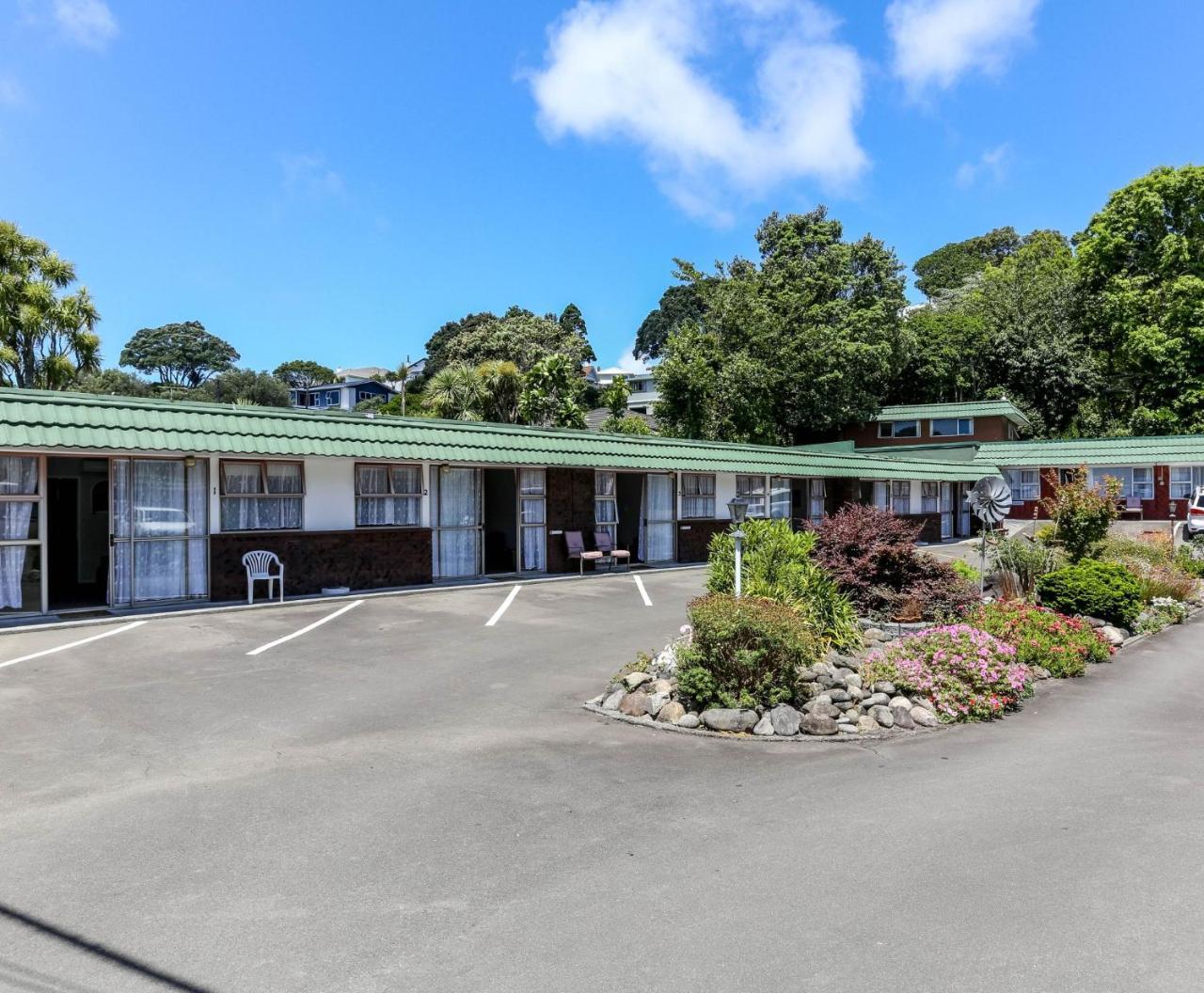 Flamingo Motel New Plymouth Exterior photo