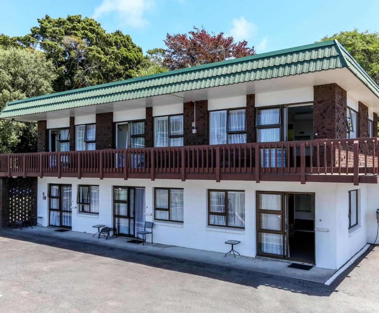 Flamingo Motel New Plymouth Exterior photo