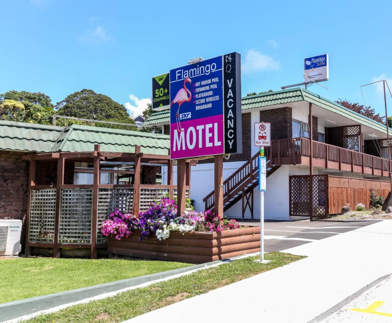Flamingo Motel New Plymouth Exterior photo