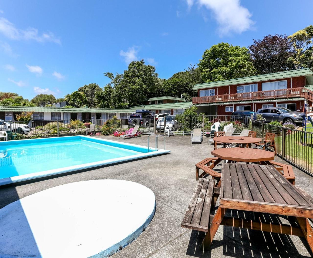 Flamingo Motel New Plymouth Exterior photo
