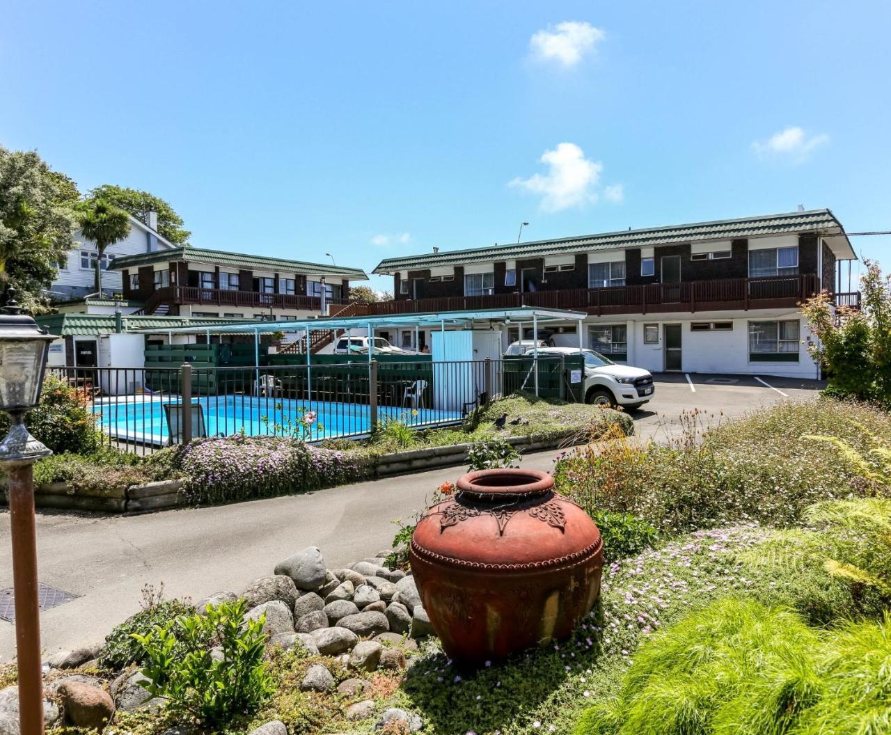 Flamingo Motel New Plymouth Exterior photo