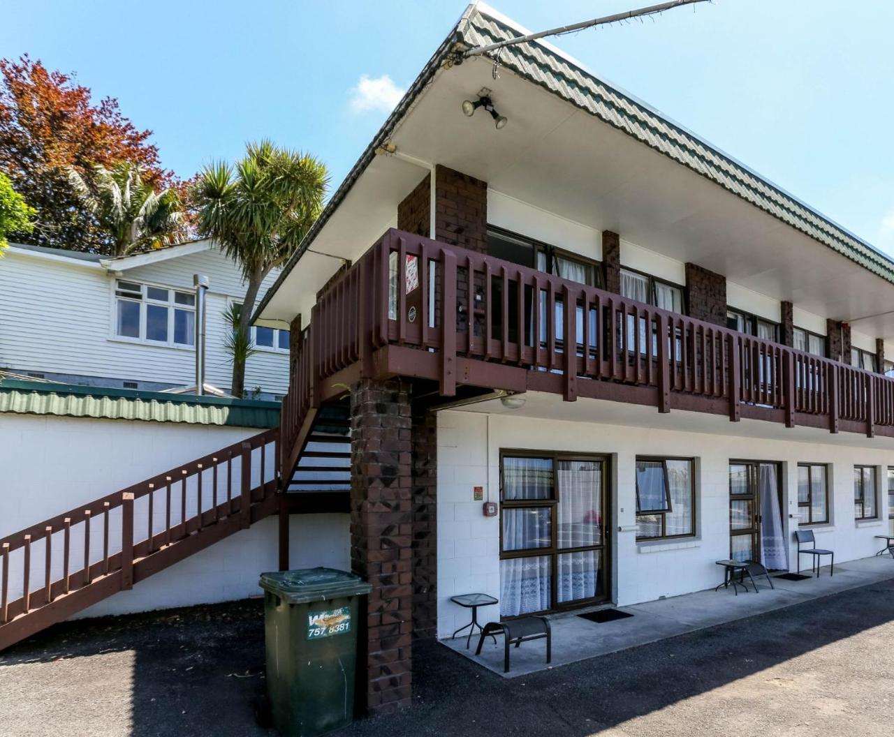 Flamingo Motel New Plymouth Exterior photo