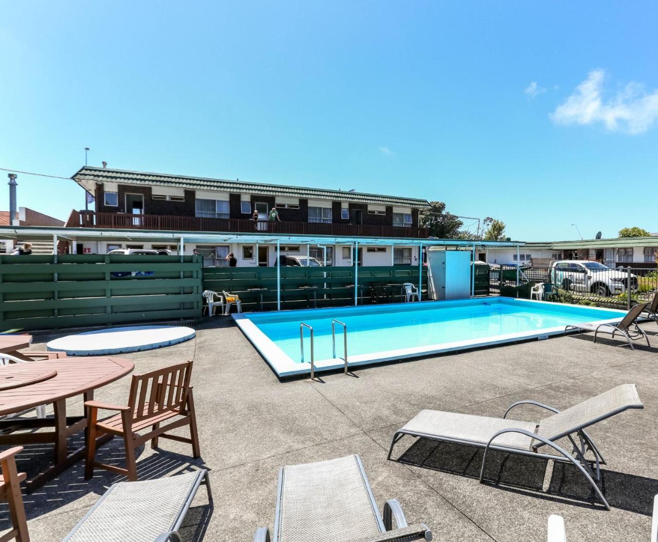 Flamingo Motel New Plymouth Exterior photo
